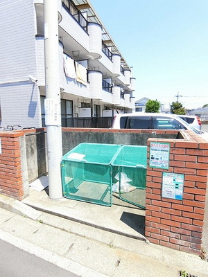 【その他共用部分】 | ライブピア六番館 | 敷地内ごみ置き場でごみ出しもらくらく～♪忙しい社会人さんや主婦さんにもうってつけ！