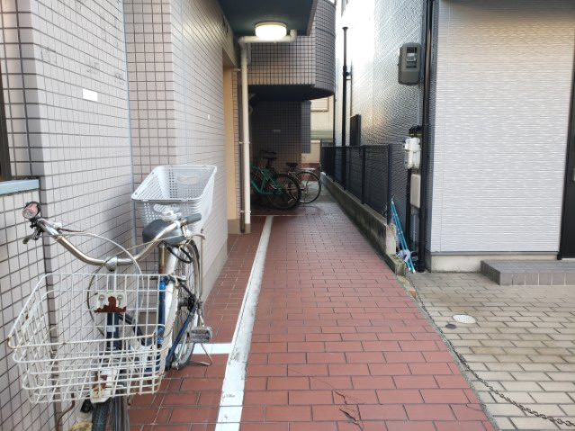 ヴィーナスブリッジ壱番館のその他共用部分|駐輪場兼エントランス☆神戸市垂水区　ヴィーナスブリッジ壱番館☆
