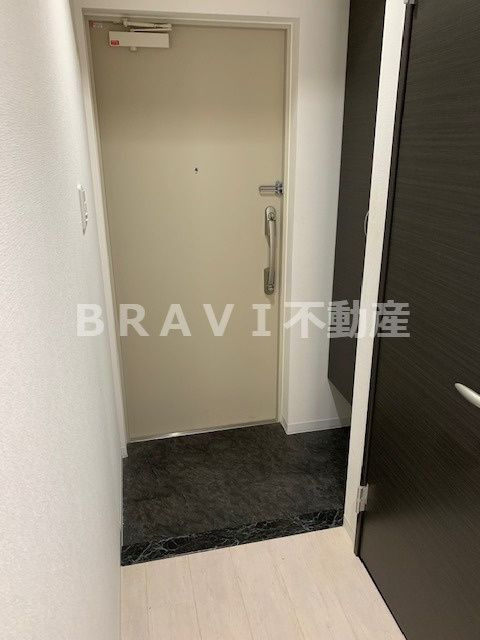 グランデカワノ真田山　BRAVI不動産の玄関|【グランデカワノ真田山】落ち着いた玄関です