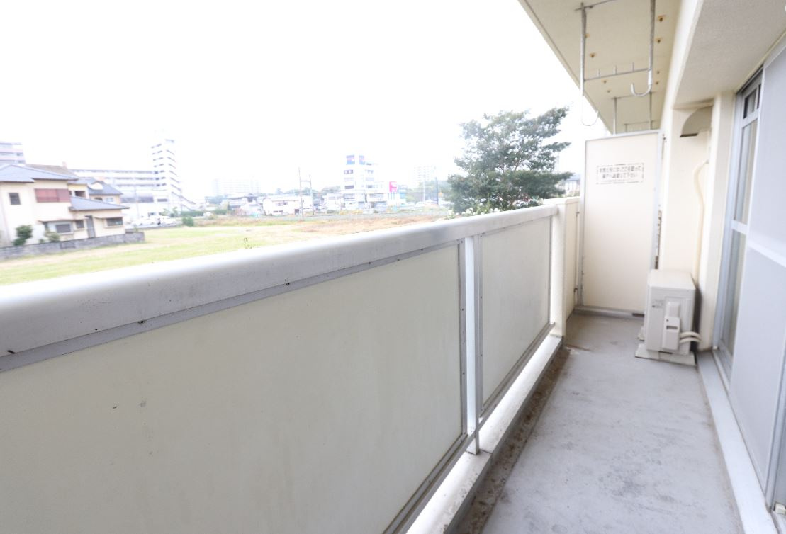 ビレッジハウス吉井Ⅱ【キャッシュバック対象物件】のバルコニー|外からの目が気にならないバルコニーで洗濯物が干せます