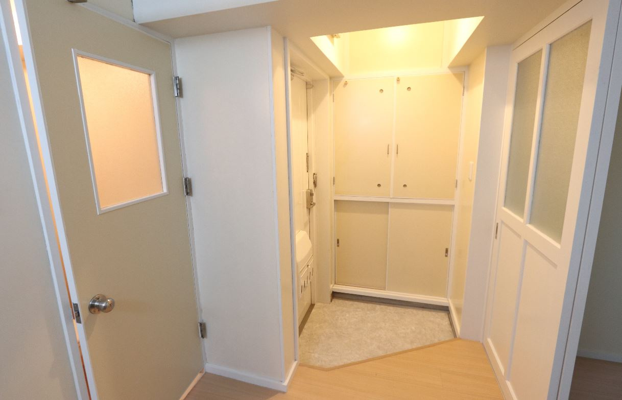 ビレッジハウス吉井Ⅱ【キャッシュバック対象物件】の玄関|明るい玄関です