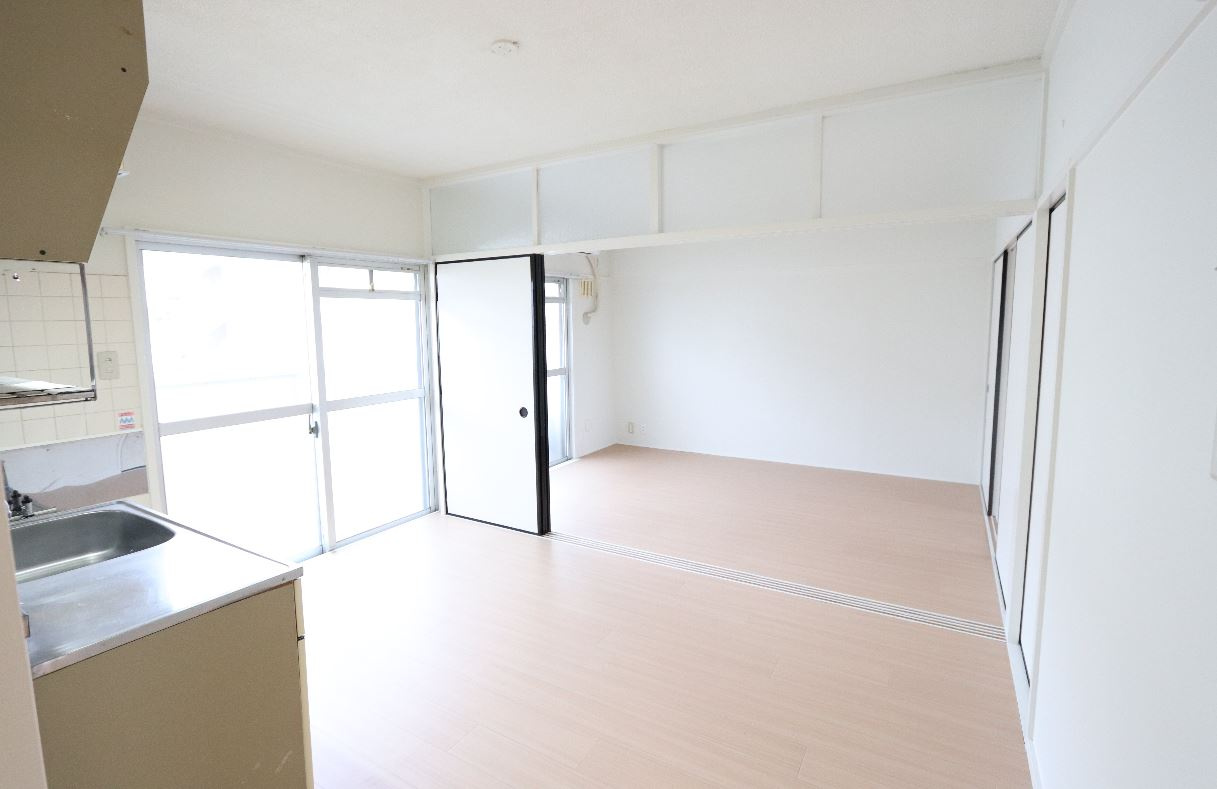 ビレッジハウス吉井Ⅱ【キャッシュバック対象物件】の居間・リビング|ゆったり過ごせるリビングです