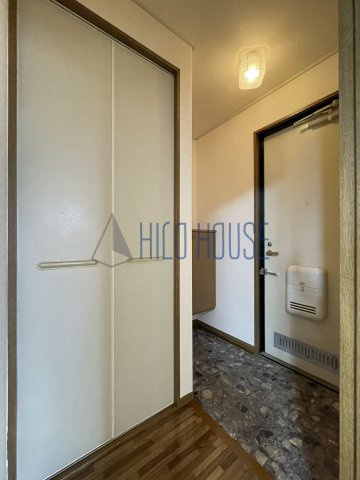 リヴェール高沢Aの玄関