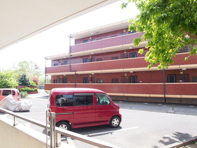 こぶしハイムの駐車場|駐車場があります