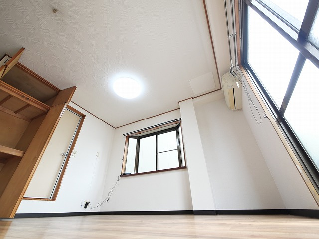 大東工芸マンションの洋室|落ち着いた色調の洋室です