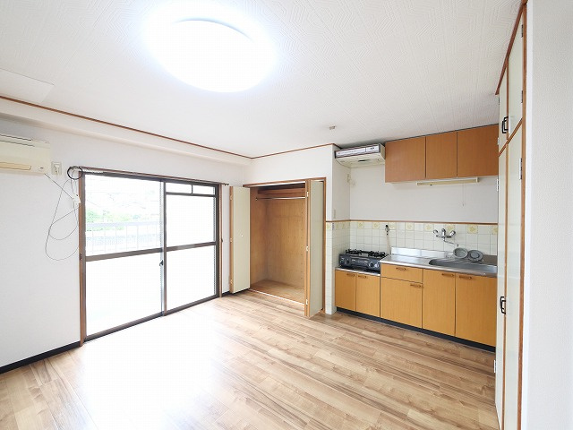 大東工芸マンションの居間・リビング|ゆったりとした居間です