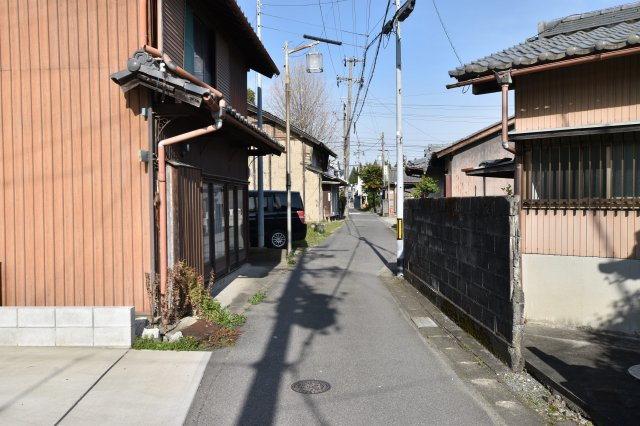５４６５３　揖斐郡池田町池野土地の前面道路含む現地写真