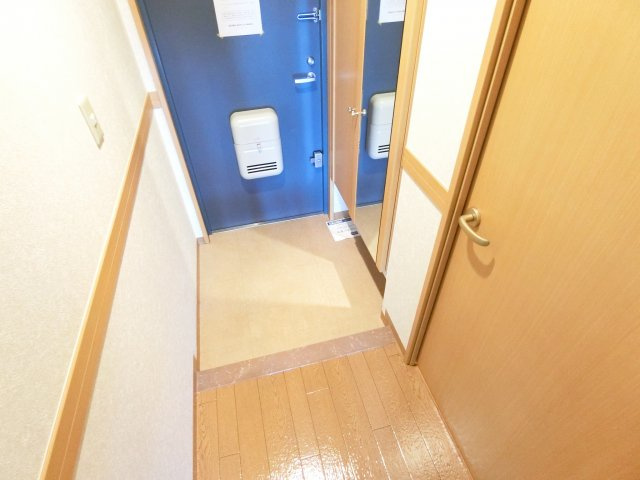 リヴィエール寺内町の玄関