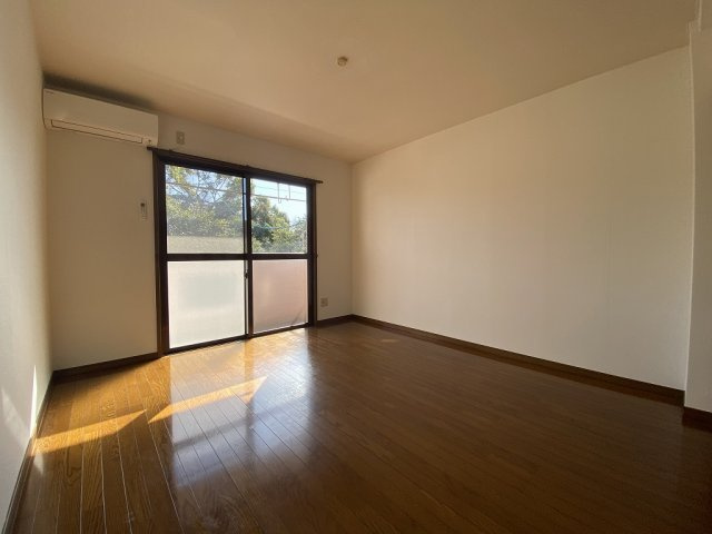 カトレアハイツの洋室