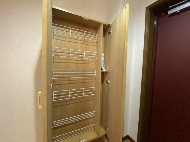 カトレアハイツの玄関