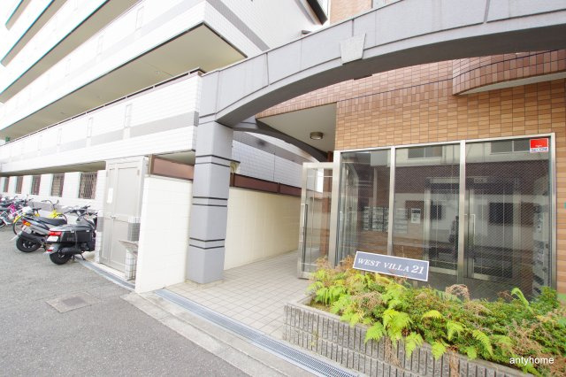WEST VILLA21のエントランス