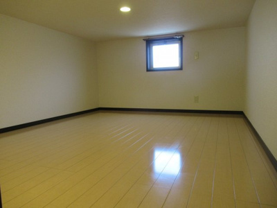 【寝室】 | エスティームⅡ番館（八戸ノ里賃貸） | 寝室としても使えるロフトです