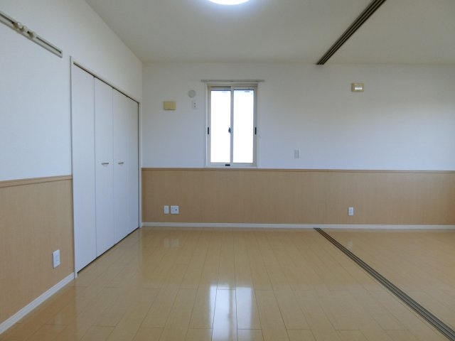 ハイライズの洋室