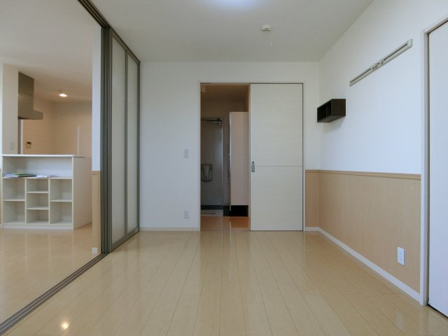 ハイライズの洋室