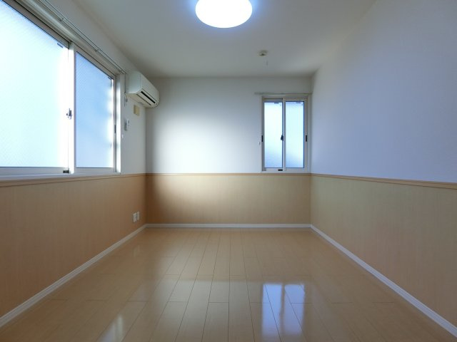 ハイライズの洋室
