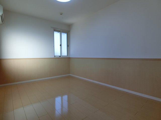 ハイライズの洋室