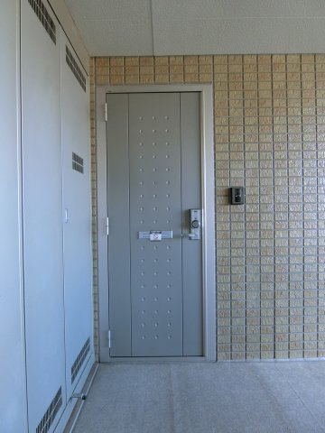ハイライズの玄関