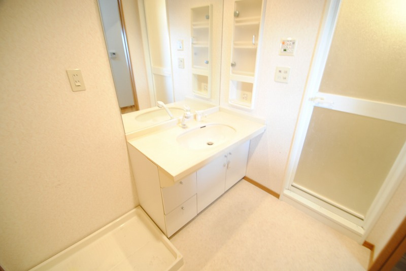 エバーライフネアシティ久留米弐番館【10,000円キャッシュバック対象物件】の独立洗面台|独立洗面台で身支度をすべて済ませてしまいましょう