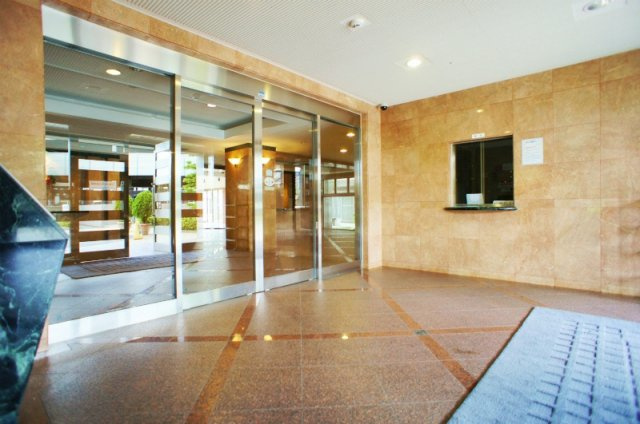 エバーライフネアシティ久留米弐番館【10,000円キャッシュバック対象物件】のエントランス|清潔なエントランスです