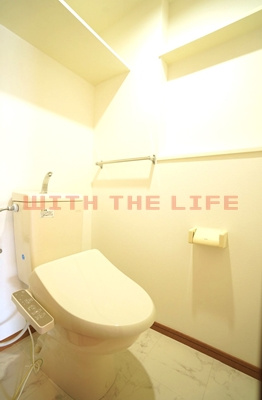 エバーライフネアシティ久留米弐番館【10,000円キャッシュバック対象物件】のトイレ|落ち着いた色調のトイレです