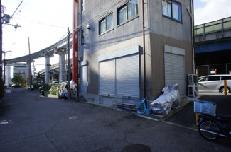 【周辺】 | 大通りから1本中に入った南側道路の接道はゆったりしています。