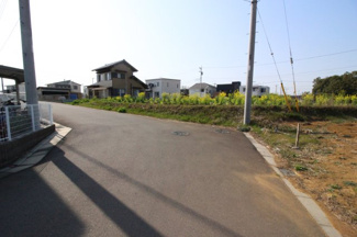 【前面道路含む現地写真】