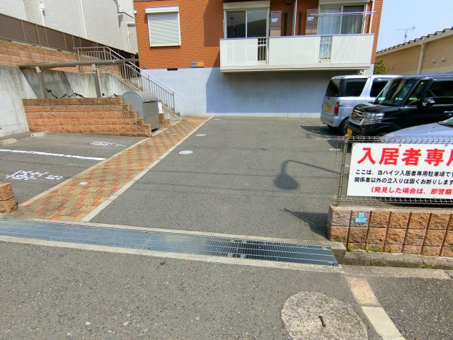 シャーメゾンパルの駐車場