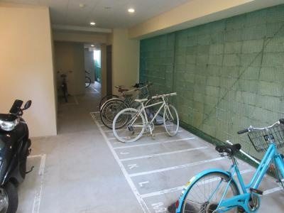VERTICAL二条城北（ヴェルティカル二条城北）の駐車場|駐輪場