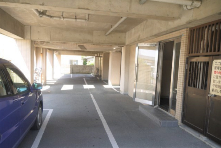 エステートモア【キャッシュバック対象物件】のエントランス|建物の内部です