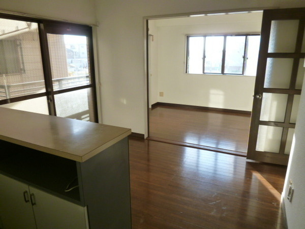 エステートモア【キャッシュバック対象物件】の洋室|明るい洋室です