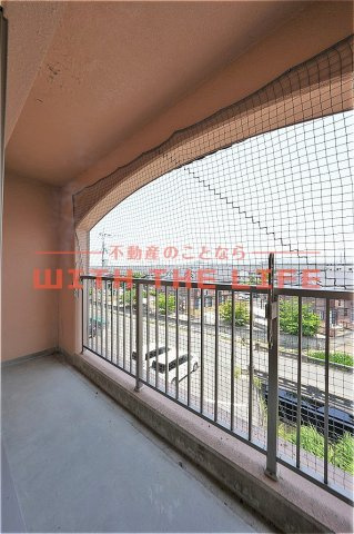 ルネス荒木三番館【キャッシュバック対象物件】のバルコニー|玄関です