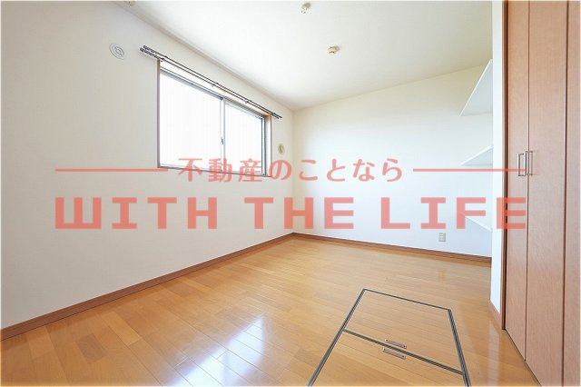 ルネス荒木三番館【キャッシュバック対象物件】の子供部屋|きれいなキッチンです
