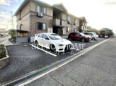 【駐車場】 | ラフィーネ | 駐車場に車を止められます