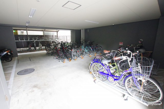 レジュールアッシュOSAKA今里駅前 仲介手数料無料の駐車場