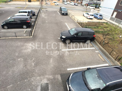 【駐車場】 | Ｈｅｒｍａｎａ | 駐車場に車を止められます