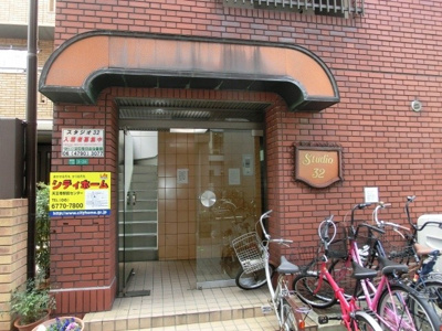 【エントランス】 | スタジオ３２ | エントランスです