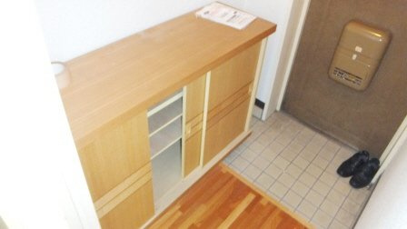 ファミーユ船橋の玄関|下駄箱付きの玄関です。