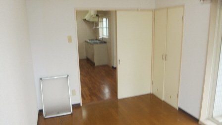 ファミーユ船橋の居間・リビング