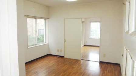 ファミーユ船橋の居間・リビング