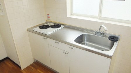 ファミーユ船橋のキッチン|２口コンロ付きです。