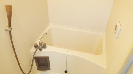 ファミーユ船橋の浴室|追い焚き機能付きです。