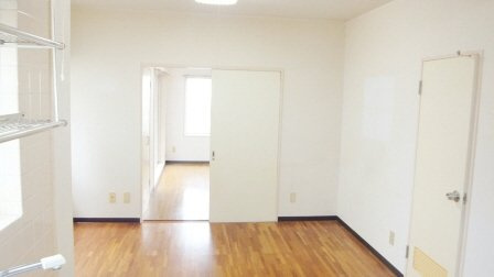 ファミーユ船橋の居間・リビング