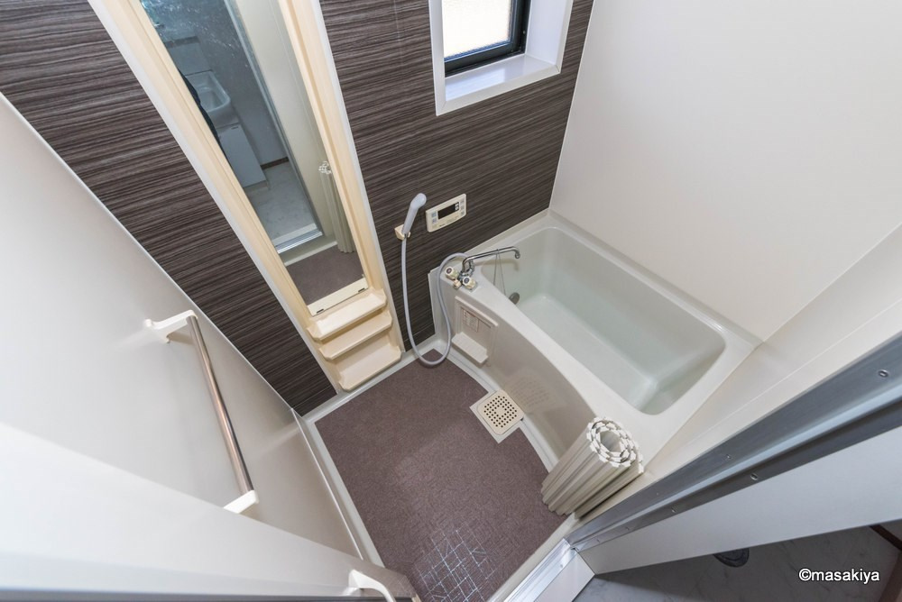 メゾンパーク東和田の浴室|お風呂　追い焚き付き、窓付きです。