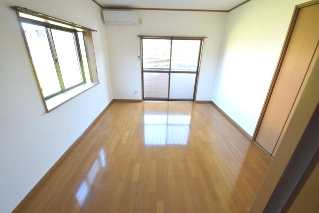 【寝室】 | 落ち着いた色調の寝室です