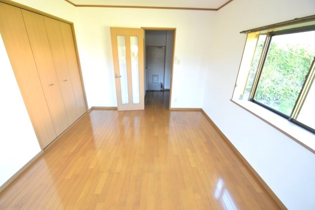 【寝室】 | 落ち着いた色調の寝室です