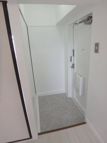 ビレッジハウス当成東2号棟の玄関|イメージ写真（反転あり）