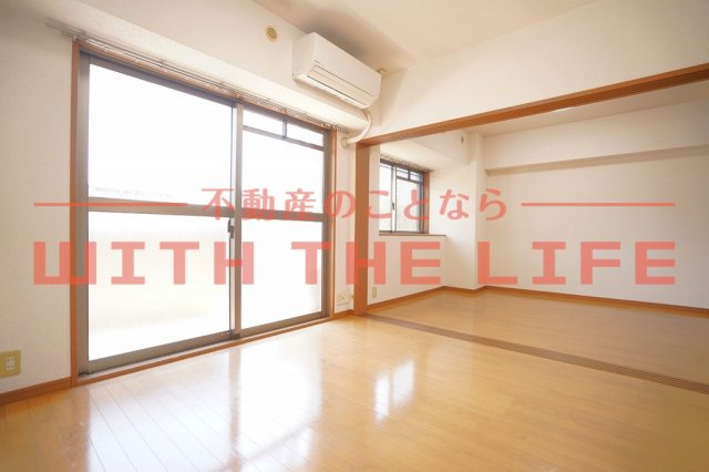 クレスト大善寺【10,000円キャッシュバック対象物件】の居間・リビング|おしゃれなリビングです