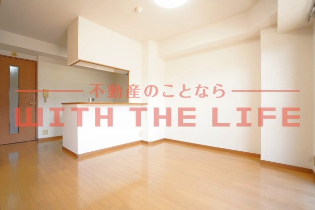 クレスト大善寺【10,000円キャッシュバック対象物件】の内装|明るい室内です