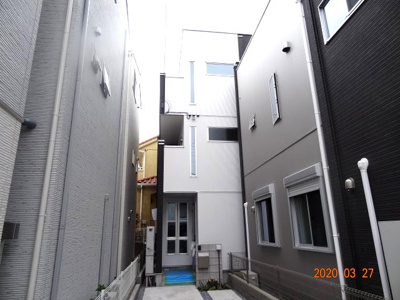 【外観】 | 現地見学会　西川口駅徒歩17分の西青木カースペース2台の設備充実の換気安心安全低炭素新築住宅 | きれいな外観です