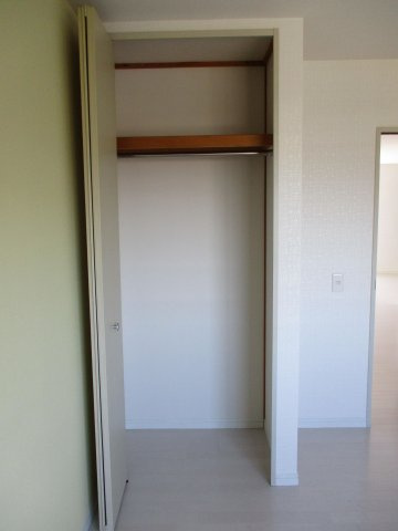 スクエアⅡ【キャッシュバック対象物件】の収納|こまごまとしたものを収納できそうですね